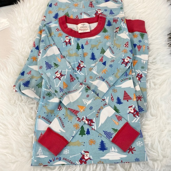 Hanna Andersson Kid’s Size 130cm/US 8 Skiing Santa’s Pajama Top & Bottom Set - Picture 1 of 7